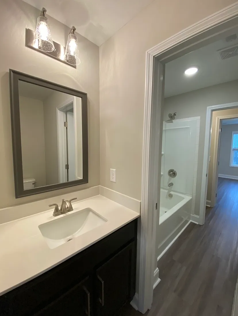 1027 Glenkirk Drive - D — Photo 3