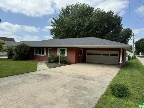 535 6th Ave, Sibley, IA 51249