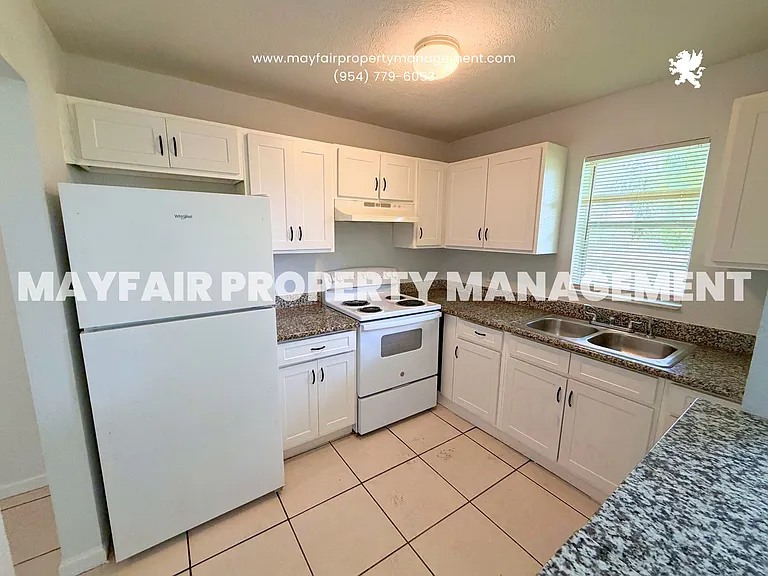 4160 NW 21st St #G203 — Photo 3