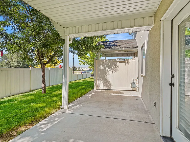 Angels Landing Townhomes — Photo 32
