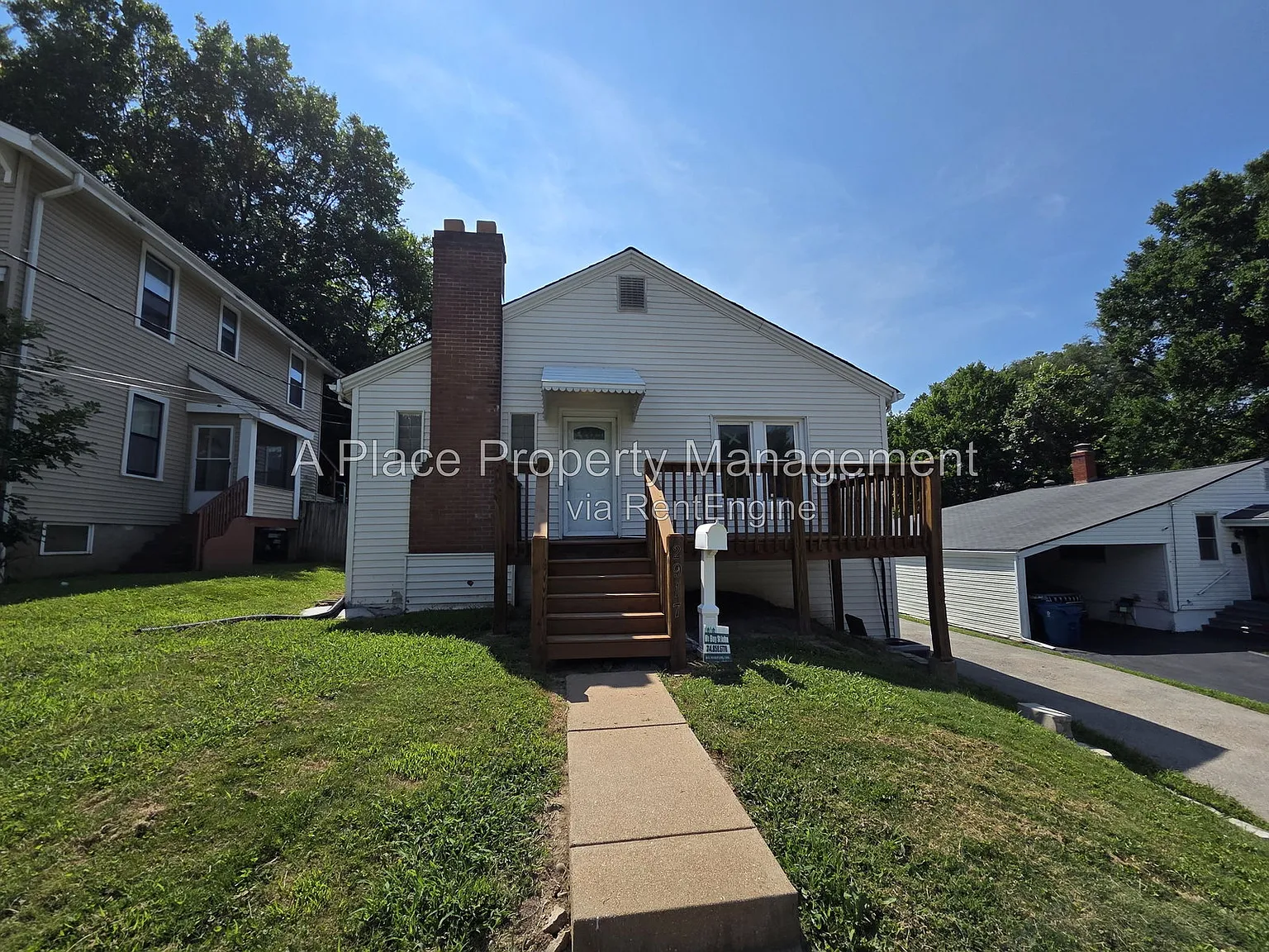 2 bed, 1.0 bath, 1212 sqft, $1,300 — Photo 1
