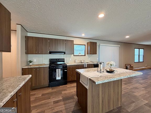 5th image of 26 Laryn Ln