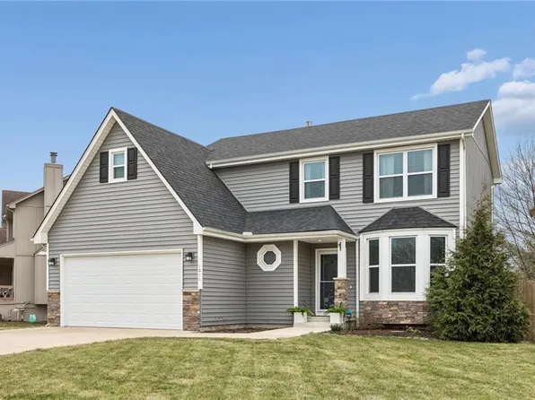 1011 Peggy Dr, Greenwood, MO 64034