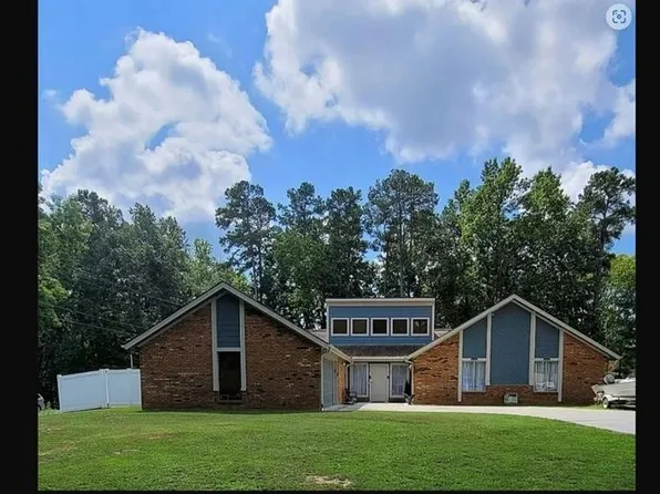 828 Holmes St, South Hill, VA 23970