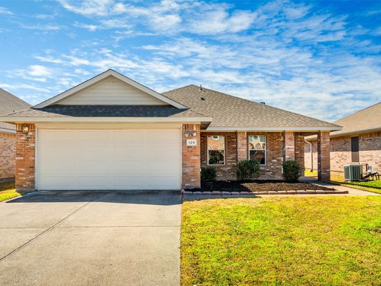 129 Shawnee St, Greenville, TX 75402