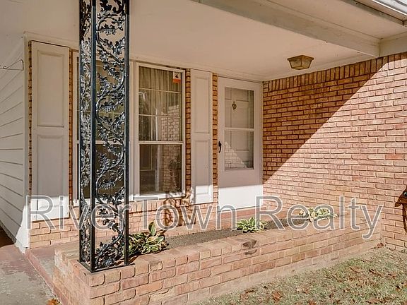 3rd image of 2212 Carrolton Dr