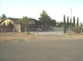 15032 Tonikan Rd, Apple Valley, CA 92307