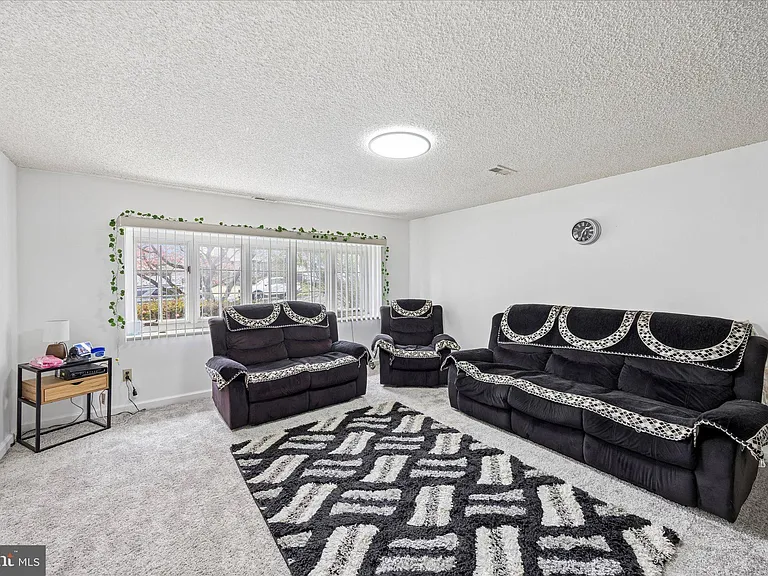 805 Selma St — Photo 12