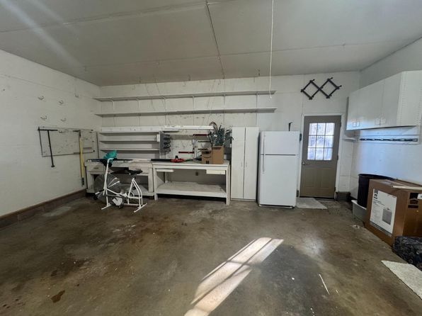 619 S Sunset Dr, Elkhart, KS 67950