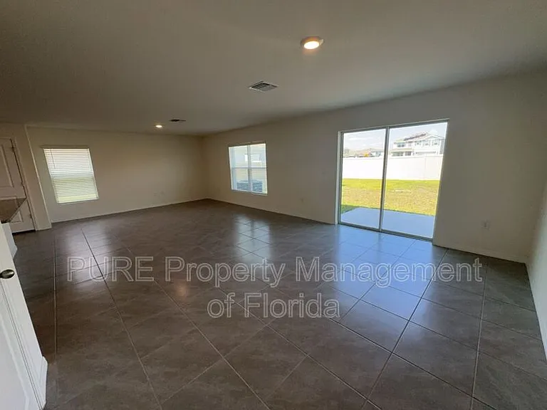 8702 SW 46th Ave — Photo 13