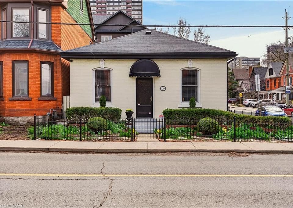 1st image of 139 Queen St S