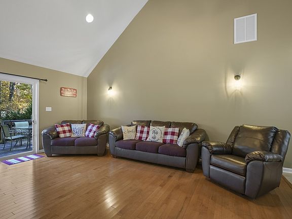 3rd image of 2706 Buccaneer Blvd