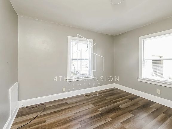 3rd image of 805 Burton St
