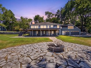 2200 S Long Lake Rd, Fenton, MI 48430