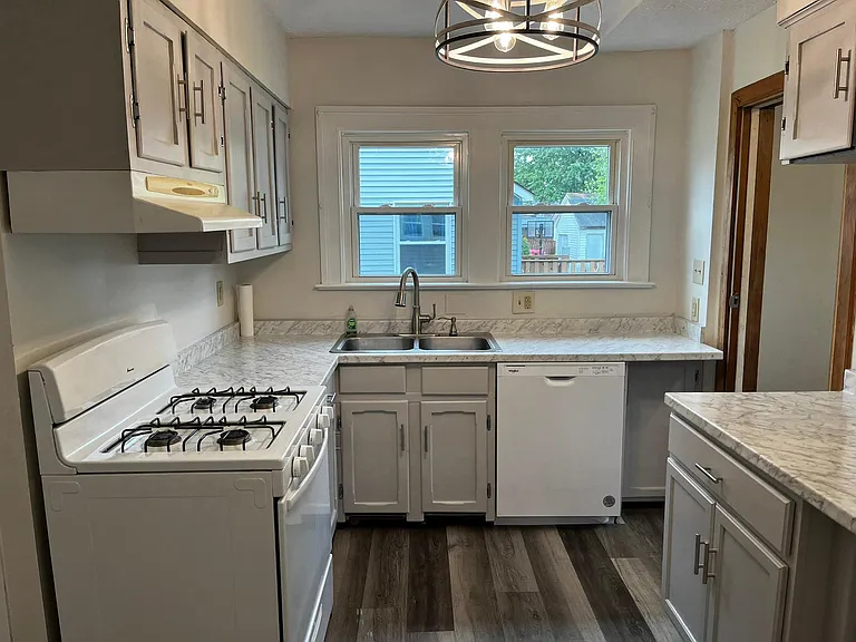 233 Superior St — Photo 9