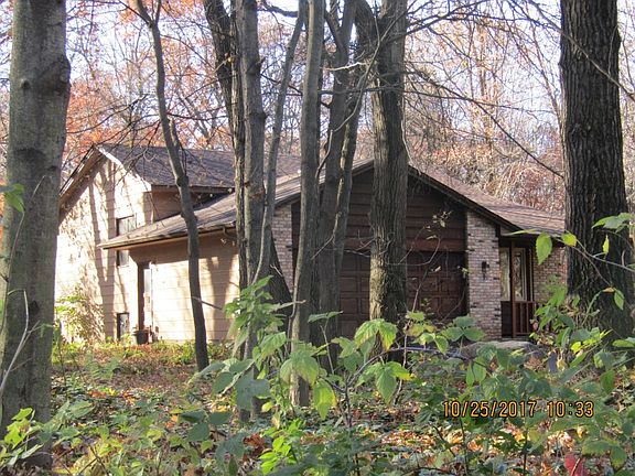 3rd image of 906 Lois Ln