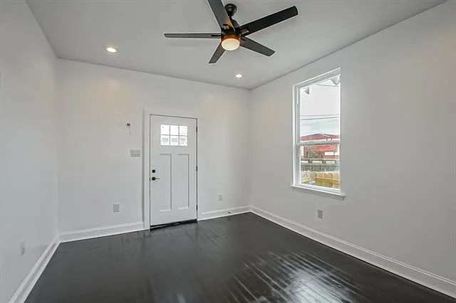3 bed, 2.0 bath, 1100 sqft, $1,800 — Photo 2
