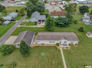 1111 S Jefferson St, Salem, IL 62881