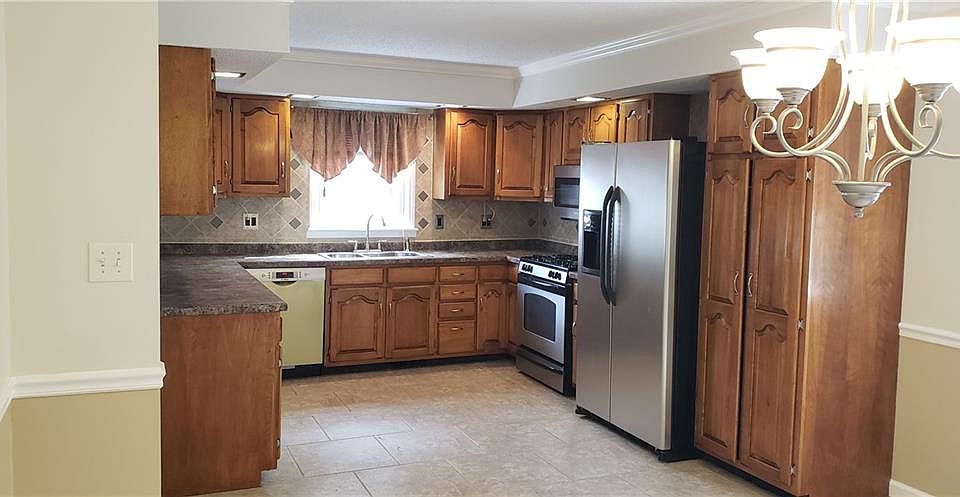 2nd image of 925 Rudy Ave