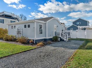 64 Canton Ave, Portsmouth, RI 02871