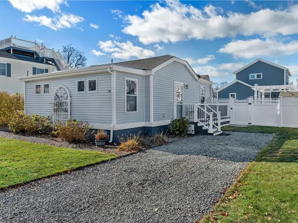 64 Canton Ave, Portsmouth, RI 02871