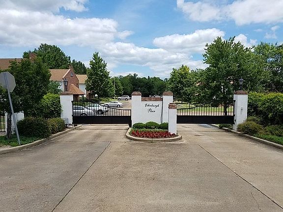 2nd image of 105 Edinburg Way #105