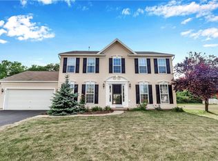 6316 Green Valley Ln, Lockport, NY 14094
