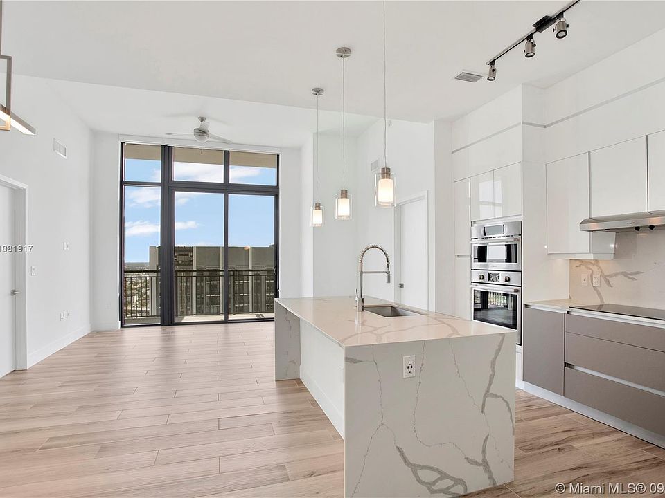 1st image of 400 NW 1st Ave #4705