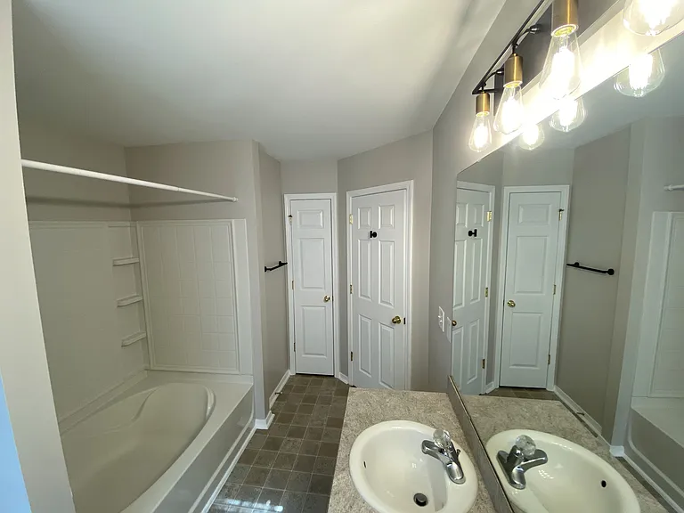 137 Fairgreen St — Photo 18