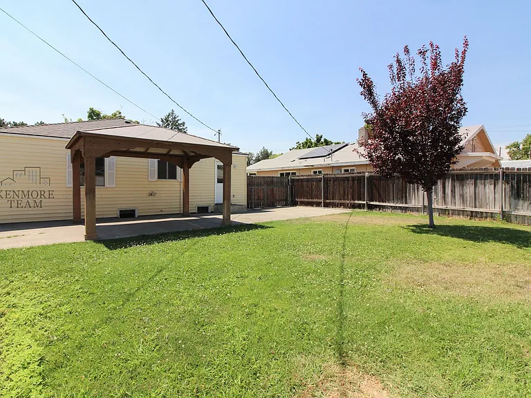 402 Abbot St — Photo 20