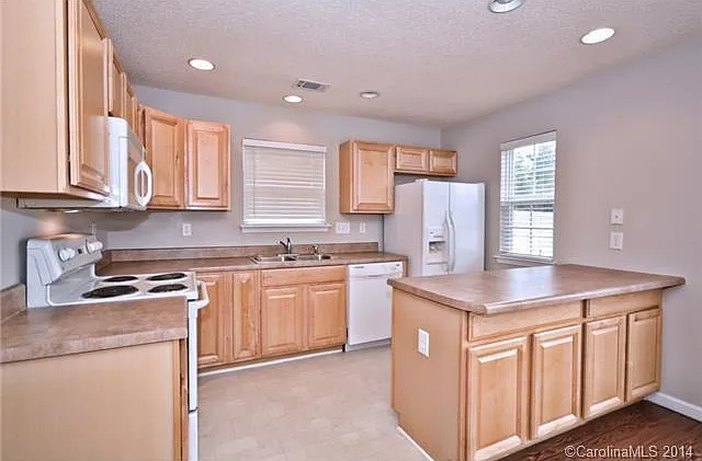 17063 Greenlawn Hills Ct — Photo 4