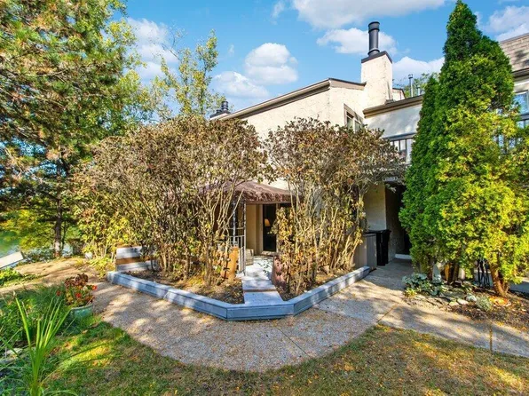 1283 Lake Shore Dr #218, Columbus, OH 43204