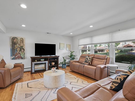 2nd image of 2710 Hamilton Dr