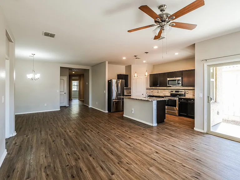 2444 W Tamarisk Ave — Photo 5
