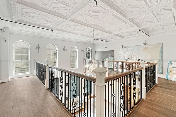 Rented by Compass | media 23