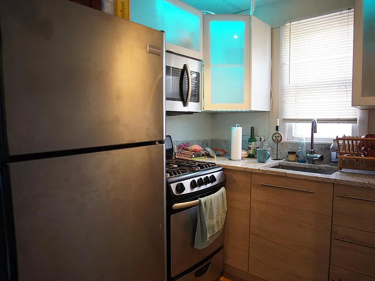 48 America St #2R — Photo 27