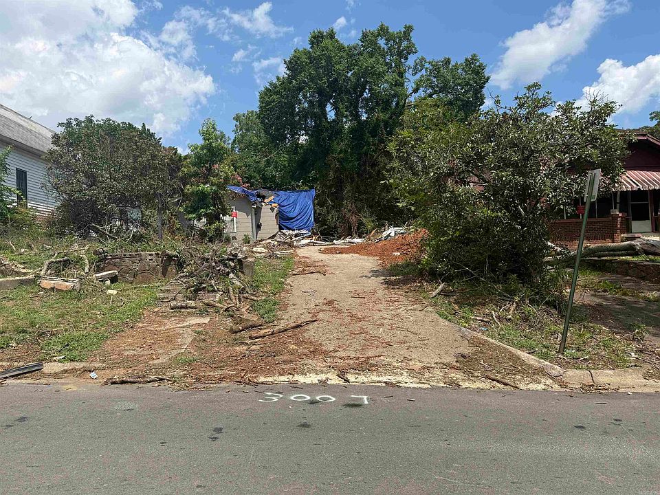 2nd image of 3007 S Battery St
