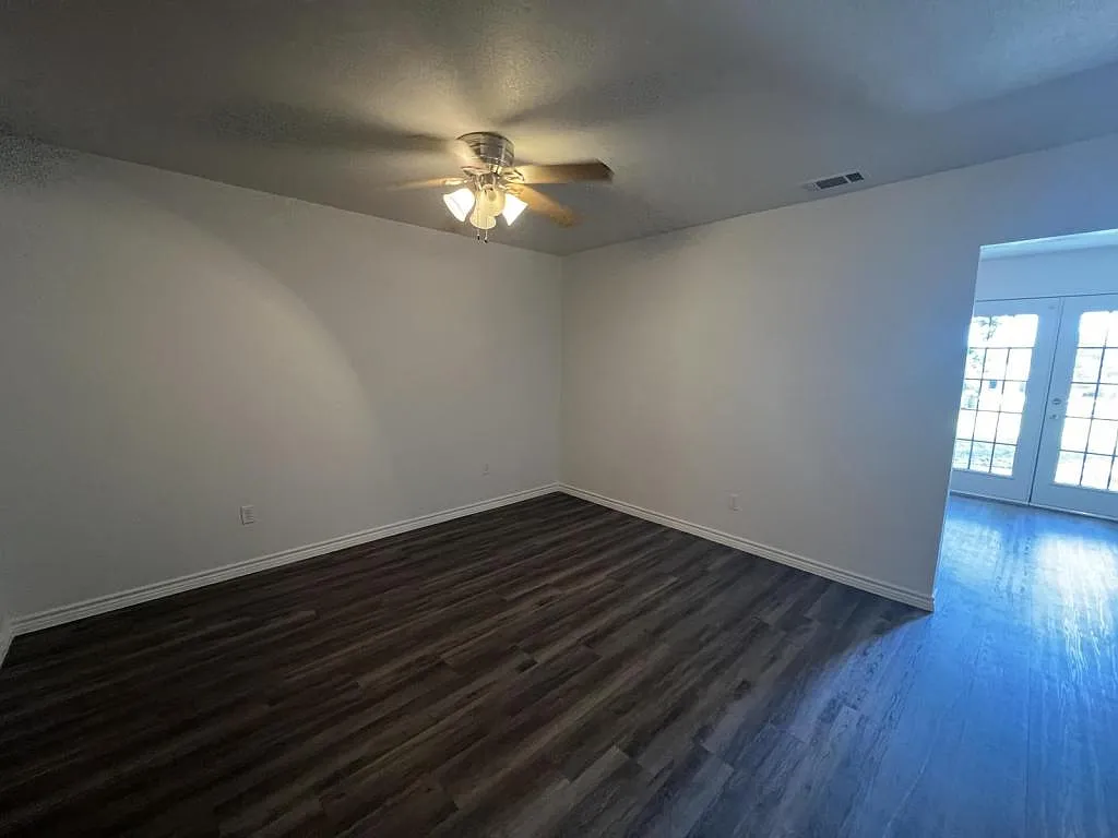 205 Jason Dr — Photo 3