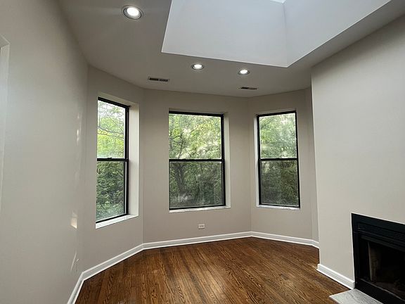 2nd image of 1829 N Sheffield Ave #3