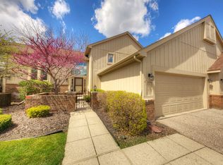 37796 N Laurel Park Dr, Livonia, MI