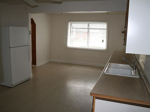 5th image of 3217 E 35th Ave