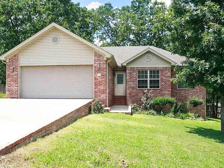 20 Twin Lakes Dr — Photo 1
