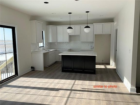 4th image of 1818 28th Sw Ct