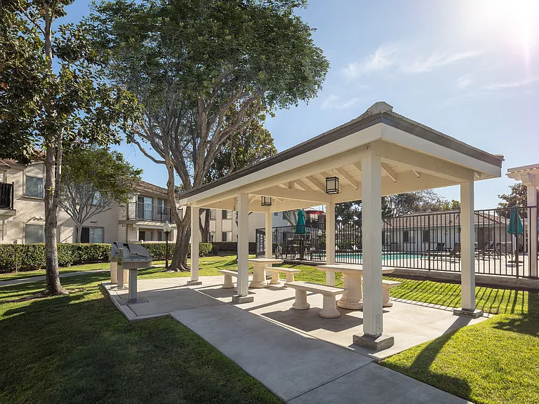 Somerset Apartments — Photo 13