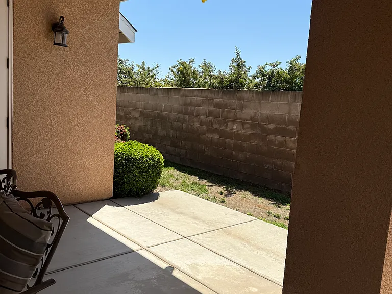 2111 S Church Ave — Photo 32
