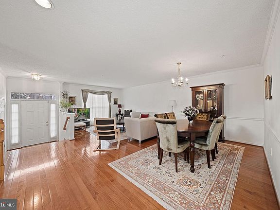 2nd image of 23 Vanderbilt Ct