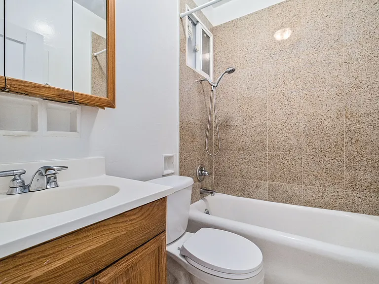 735 O'Farrell — Photo 7