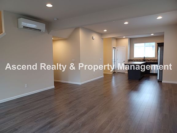 3rd image of 3156 SE Brookwood Ave