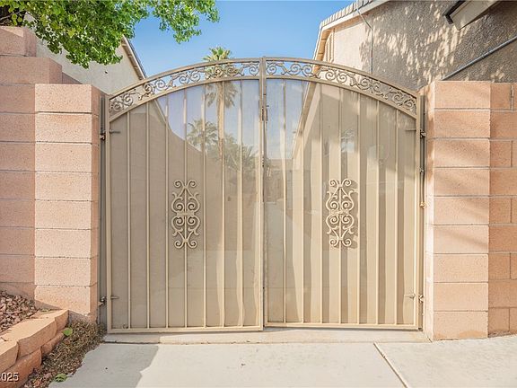 4th image of 8412 Starstruck Ave