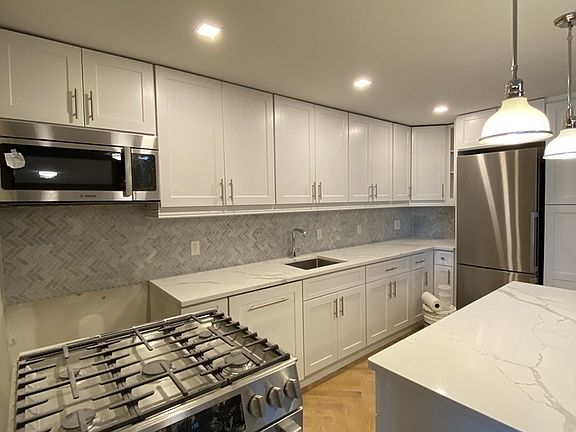 3rd image of 305 E 86th St #20FGE
